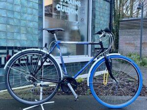 VILLE Bernard Dangre taille L Vélo azuré Les Mains Dans Le Guidon