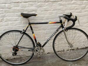 Route-Ville Peugeot Ventoux Vélo occasion Les Mains Dans Le Guidon