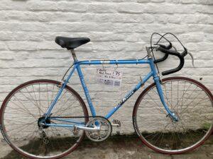 Route-Ville Nord-France Vélo en dépot-vente Les Mains Dans Le Guidon