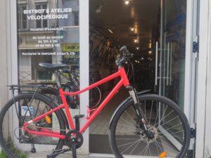 Vélo VTC Btwin Riverside 500 rouge Vélo en dépot-vente Les Mains Dans Le Guidon