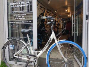 Vélo de ville Mahin “azuré” Vélo azuré Les Mains Dans Le Guidon