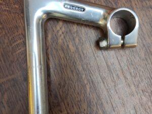 Potence Peugeot chromée 100mm Potence Les Mains Dans Le Guidon