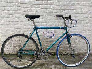 Vélo Azuré La Bombe Vélo azuré Les Mains Dans Le Guidon