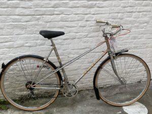 Mixte Peugeot Ville Vélo occasion Les Mains Dans Le Guidon