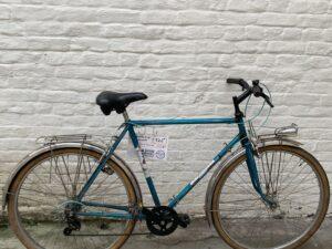 Randonneuse La Française Diamant Vélo occasion Les Mains Dans Le Guidon