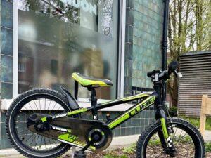 VELO ENFANT Cube 16 pouces Vélo en dépot-vente Les Mains Dans Le Guidon