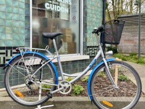 VILLE Décathlon Hop taille M Vélo occasion Les Mains Dans Le Guidon