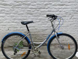 Ville Décathlon Hop Vélo azuré Les Mains Dans Le Guidon