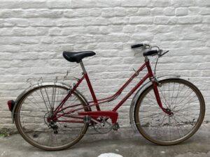 Ville-Gare Motobécane rouge Vélo en dépot-vente Les Mains Dans Le Guidon