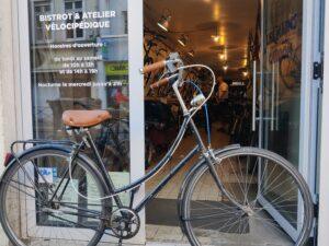 Vélo type hollandais, 3 vitesses, noir et marron Vélo occasion Les Mains Dans Le Guidon