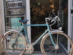 Jolie Randonneuse Peugeot ancienne taille L (taille 59) 3×6 Vélo occasion Les Mains Dans Le Guidon