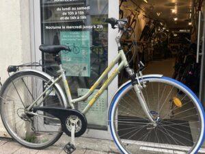 Vélo de ville Optimalp Artemise tout confort et Azuré à vie Vélo azuré Les Mains Dans Le Guidon