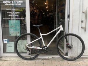 VTC Riverside 500 blanc Vélo en dépot-vente Les Mains Dans Le Guidon