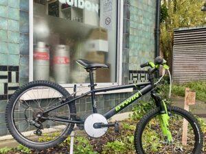 VTT B’Twin Racing Boy 500 de 6 à 9 ans (120 à 135 cm) Vélo en dépot-vente Les Mains Dans Le Guidon