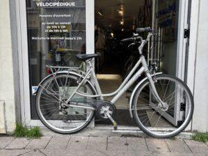 Vélo de ville type hollandais Nouy Vélo en dépot-vente Les Mains Dans Le Guidon